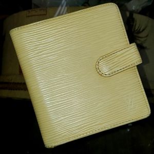 Beautiful Authentic Louis Vuitton Epi Wallet
